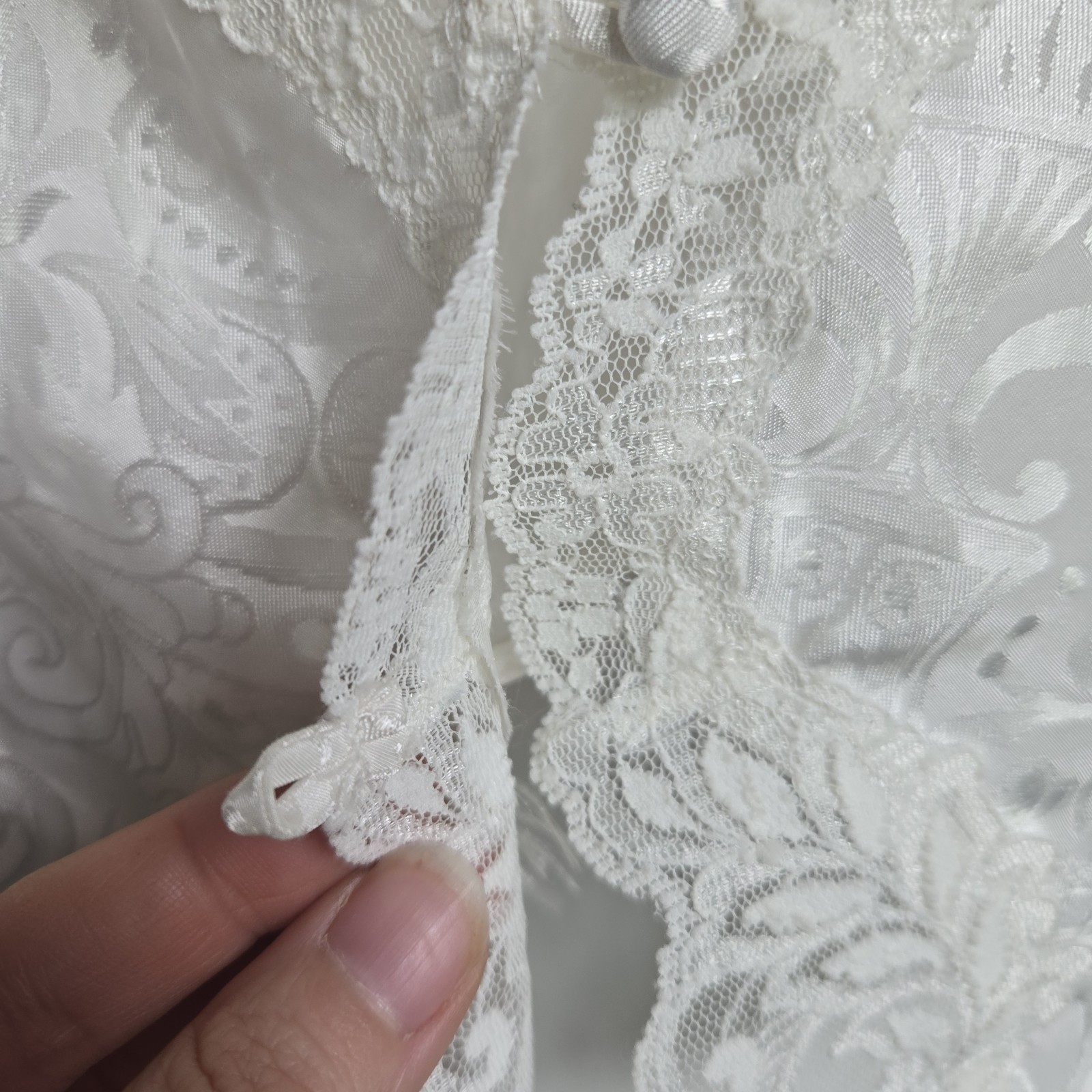 Vintage Victoria’s Secret Gold Label Satin Lace Cami Top L Ivory Button Y2K VTG