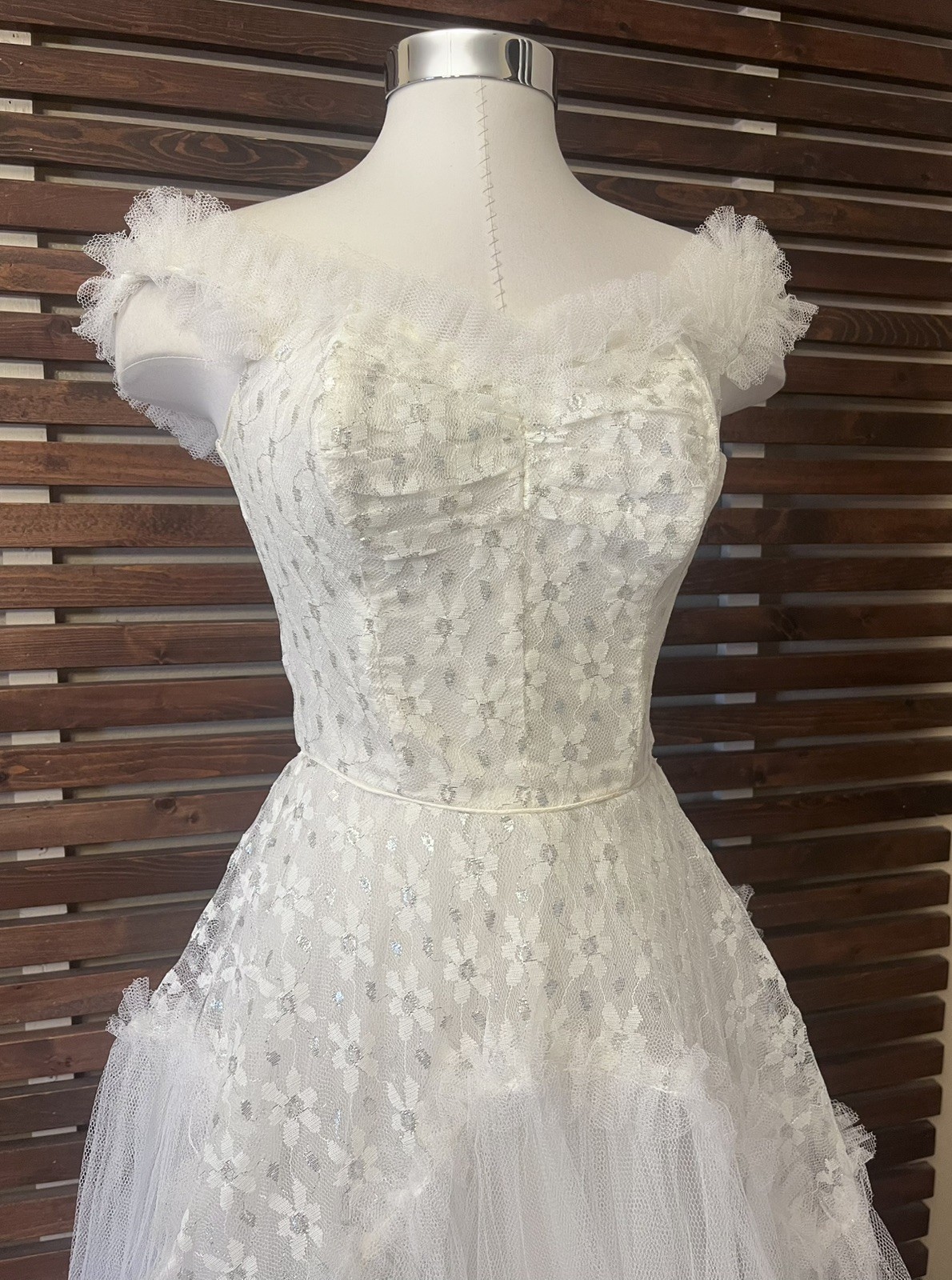 1950s Vintage White & Metallic Silver Tulle Layered Prom Wedding Dress Gown