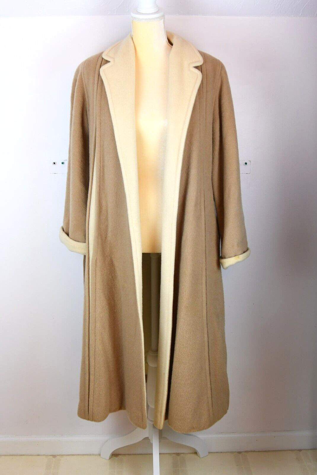 Vintage 1940s Style Great Over Car Coat Tan Beige Cream Belt Princess Seam Peek