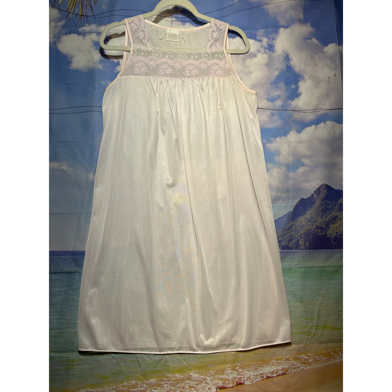 Vintage Women’s Katz Silky Nightgown no size tag see pics for size