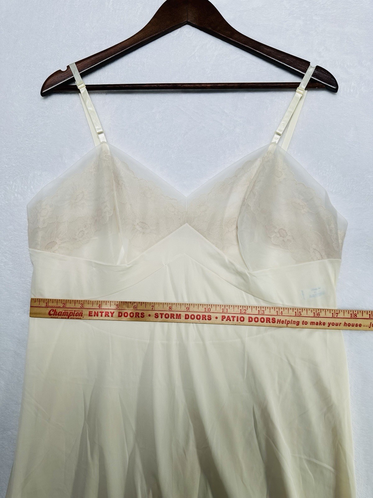 Vintage Vanity Fair Ivory Floral Lace Trim Antron III Dress Slip Women’s Size 40
