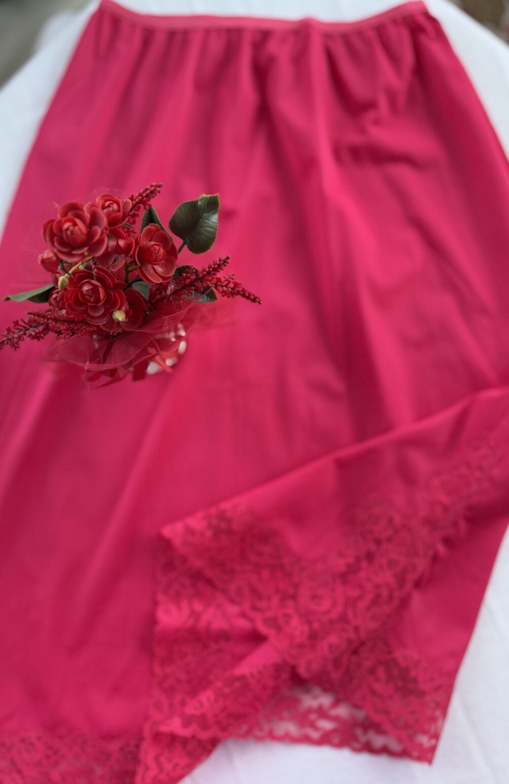 Vtg Half Slip Rogers 50’s Pristine UNWORN Nylon & Lace Magenta Dark Hot Pink M
