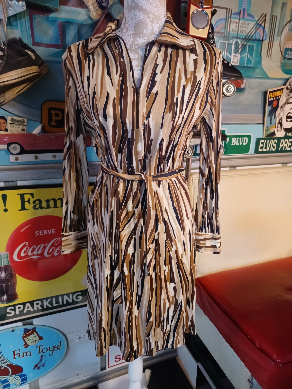 True Vintage Mid-century 1960s 1970s Polyester Dress Mod Go-Go MCM 13/14 M/L