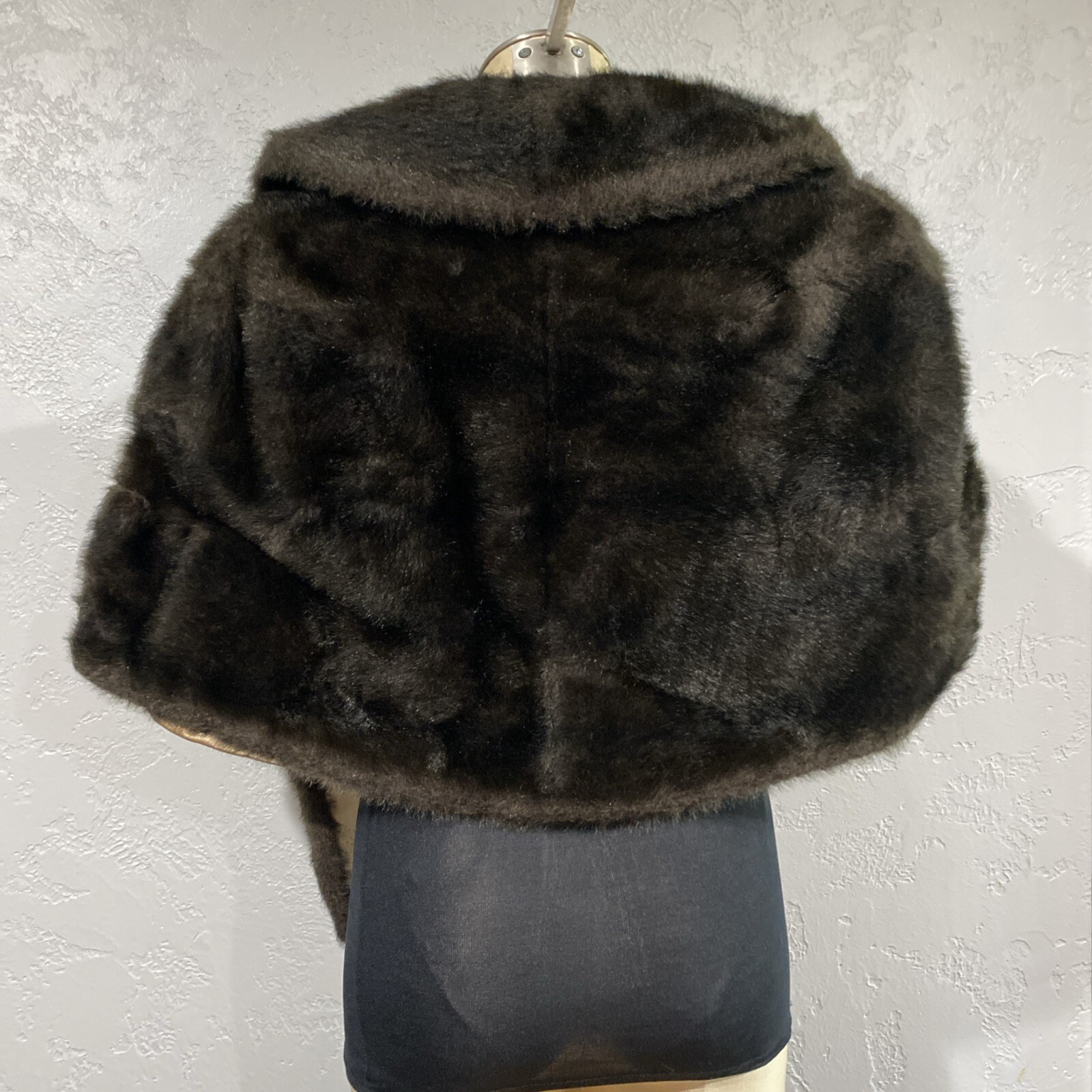 Regina Glenara by Glenoit Vintage Brown Faux Fur Wrap Shrug – Stiff