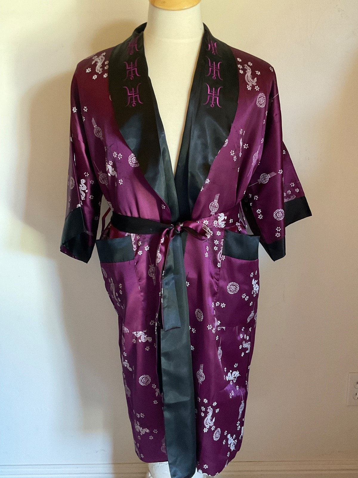 Vtg. Dressing Gown Embroidered Dragon Asian Design Reversible Unisex Robe Sz. L