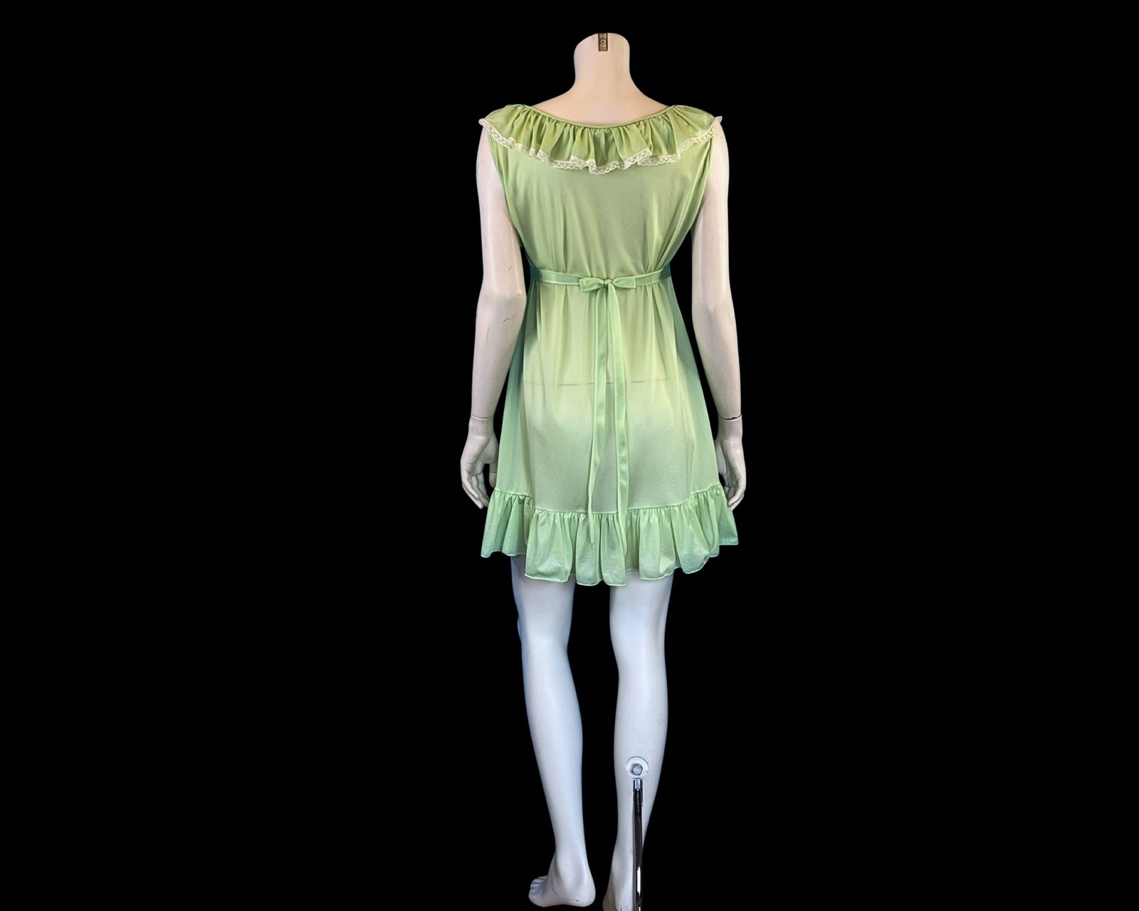 70s Pastel Pistachio Green Babydoll Nightgown with Ruffles and Lace | S M
