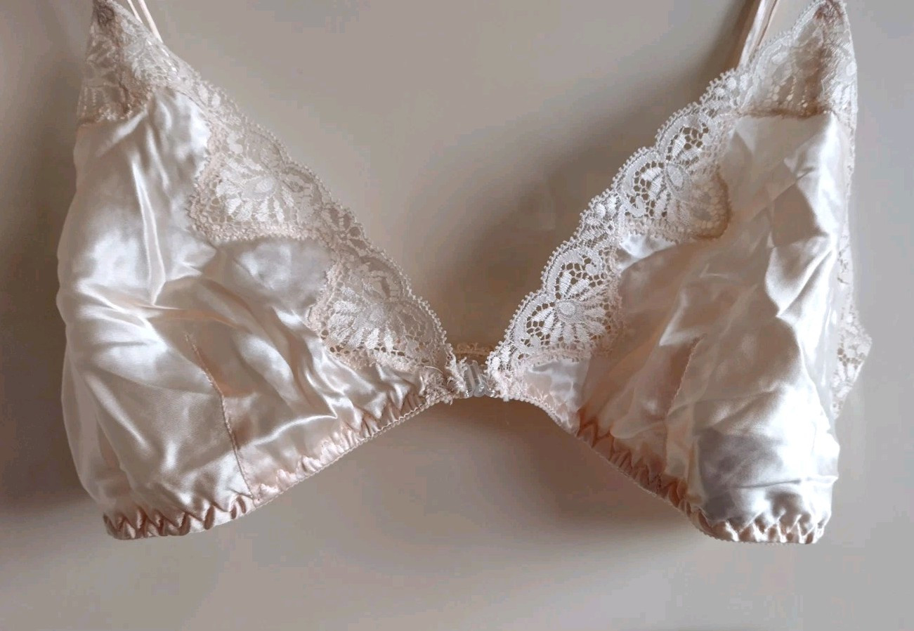 Beautiful new vintage ecru brassiere, 100% silk, size L