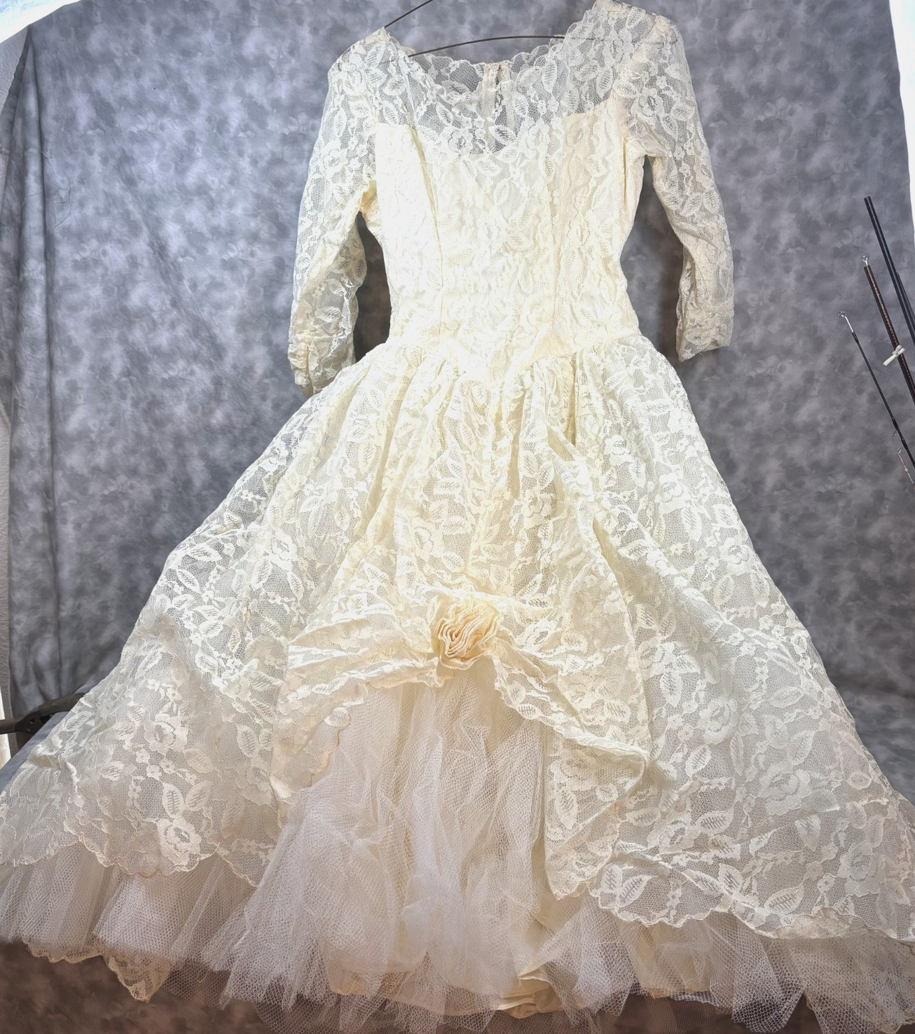 1950s Vtg Ivory Lace Wedding Dress Tea Length Tulle Crinoline Rose Detail 💐👰 R