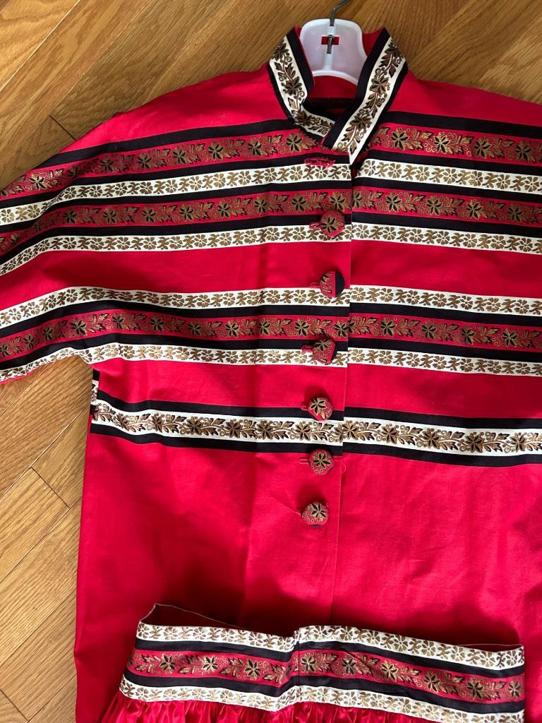VINTAGE SKIRT & MATCHING BLOUSE RED PRINT. SEE MEASUREMENTS