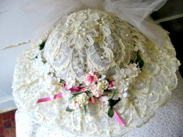VTG 1980 2pc CREAM GLOSSY SATIN BALL GOWN/LACE-PINK RIBBON FLORAL-9-10-LACE HAT