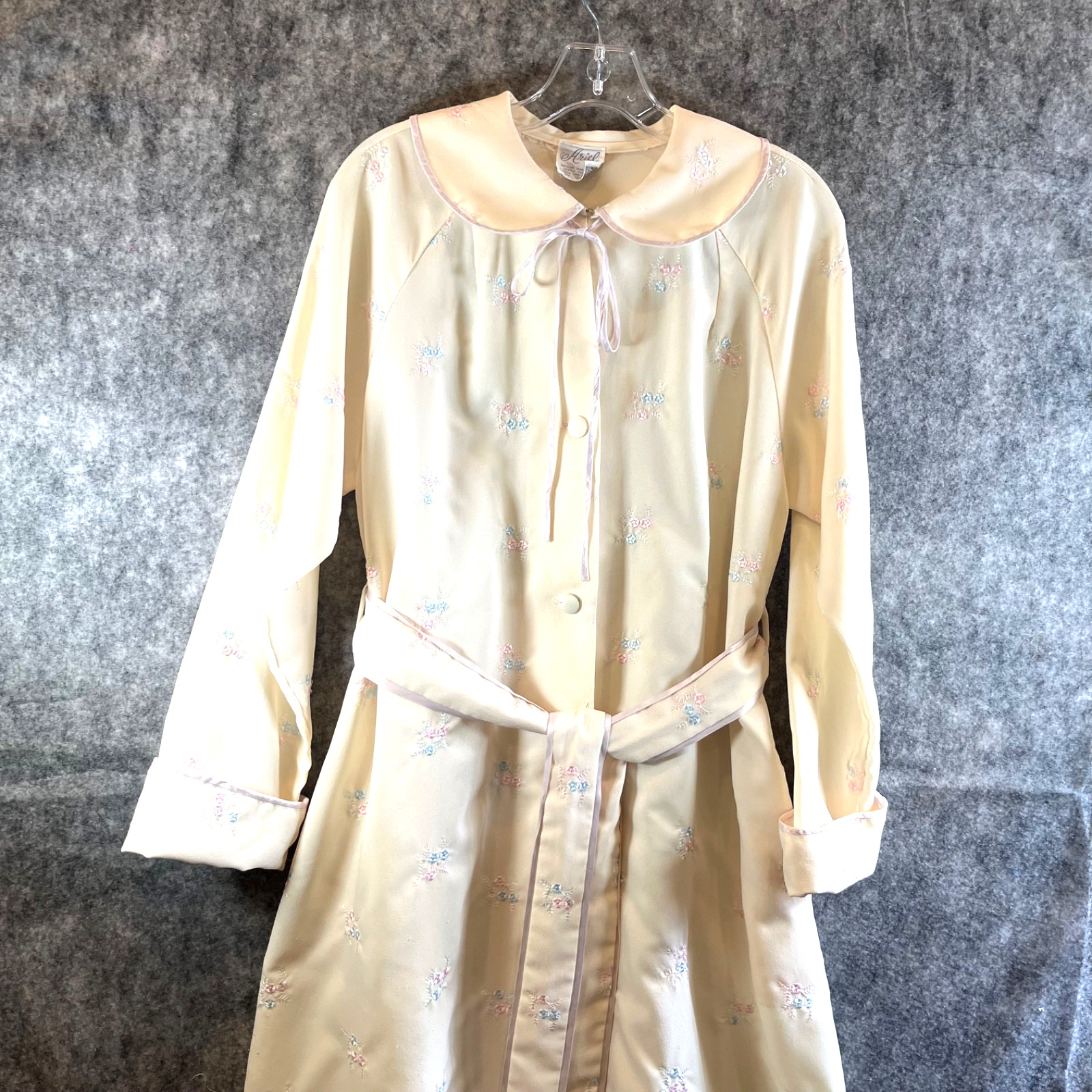 Vintage Ariel Embroidered Cream Robe Sz. S Belt Cuffs Pockets Long EUC