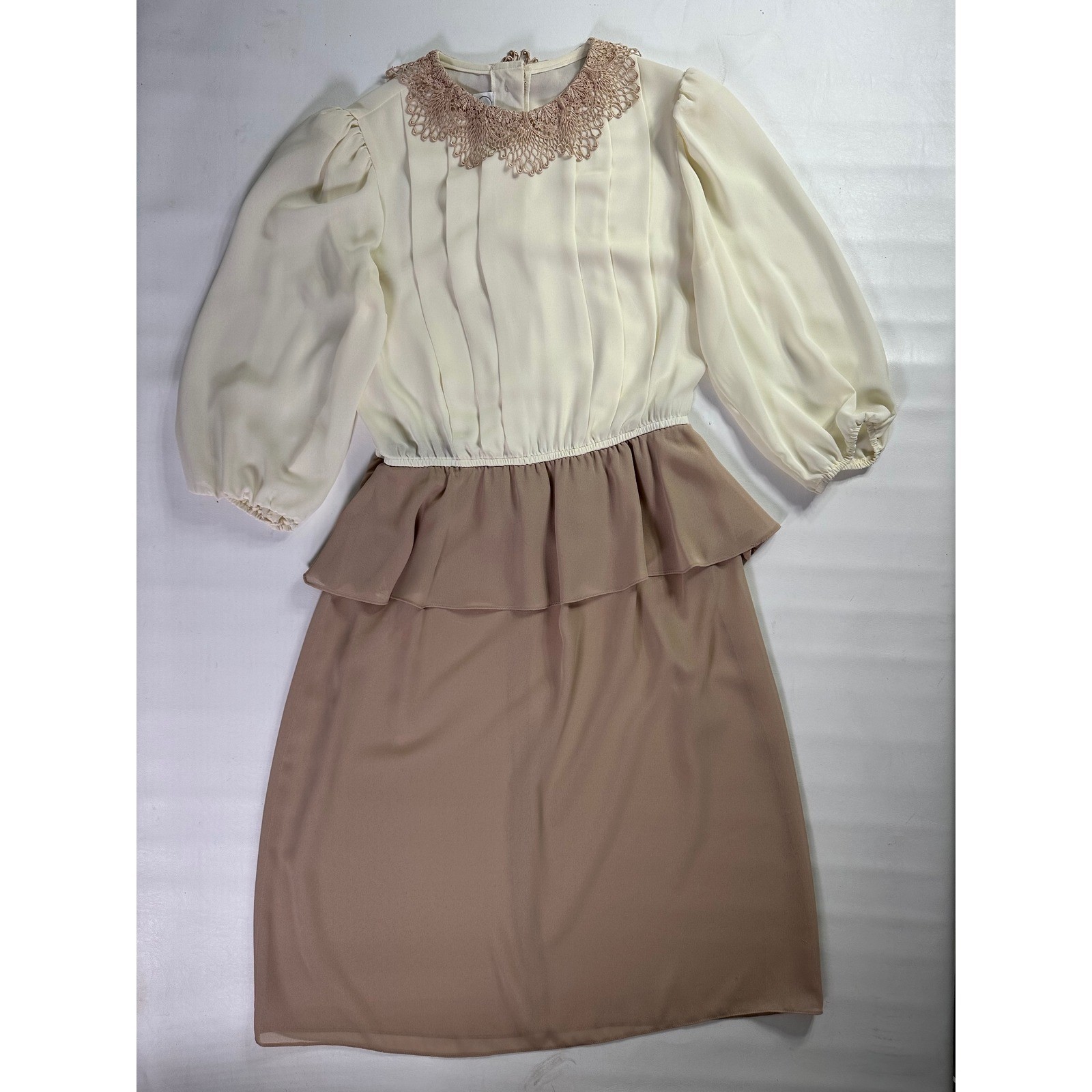 Leslie Fay Petites Vintage 80s Peplum Dress Cream Tan Crochet Collar Size 14P