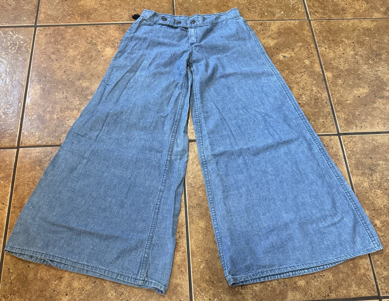 VTG 1970s Ultra Wide Flares Denim Bell Bottom Leg Jeans Sz 26 x 27 Womens