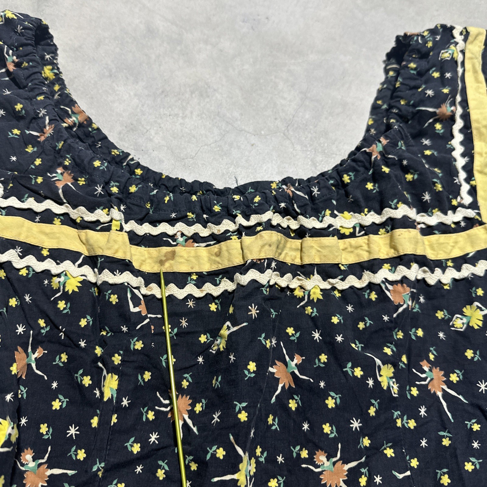 Vintage 1960s Floral Dancer Prairie Style Cotton Dress with Lace Trim Paisley