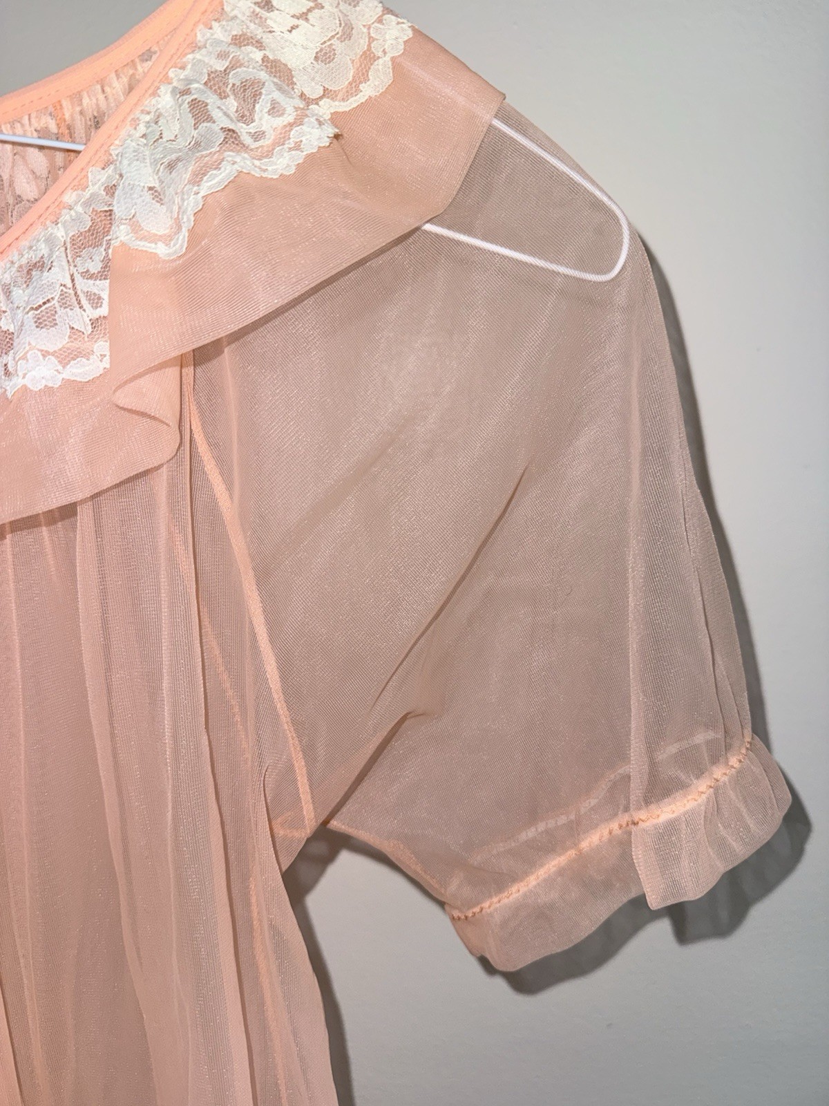 Vintage Sheer Peach Nylon Peignoir Lace Trim Short Nightgown M 50s 60s Glam
