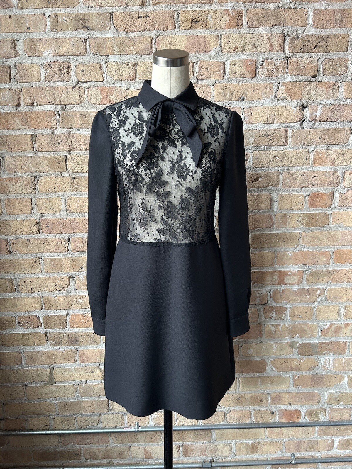 Runway Valentino dress 40, (size 6) Great Condition. Worn Only Twice.