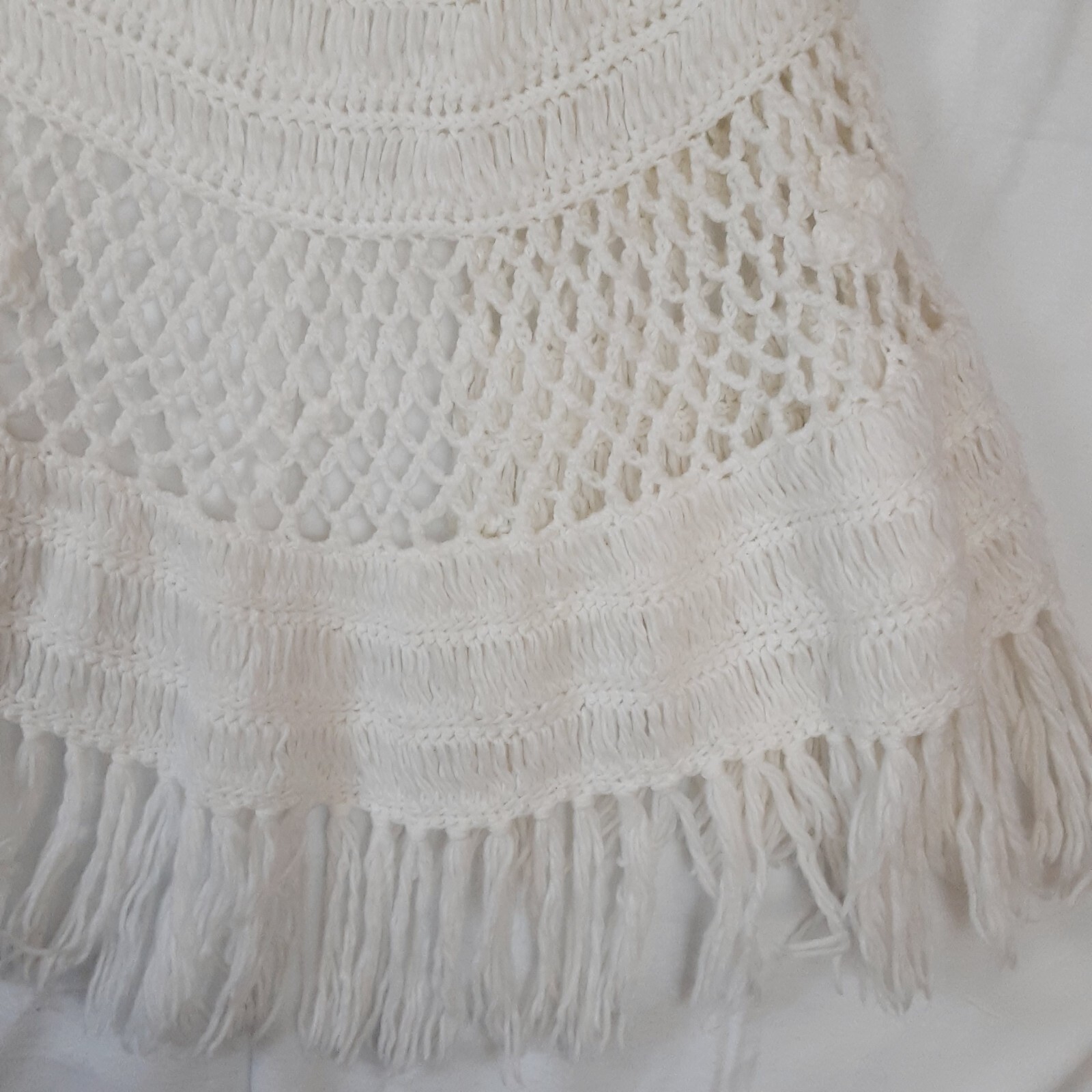 Celebritees by Desco Vintage Hand Crocheted Off White Sweater Shrug