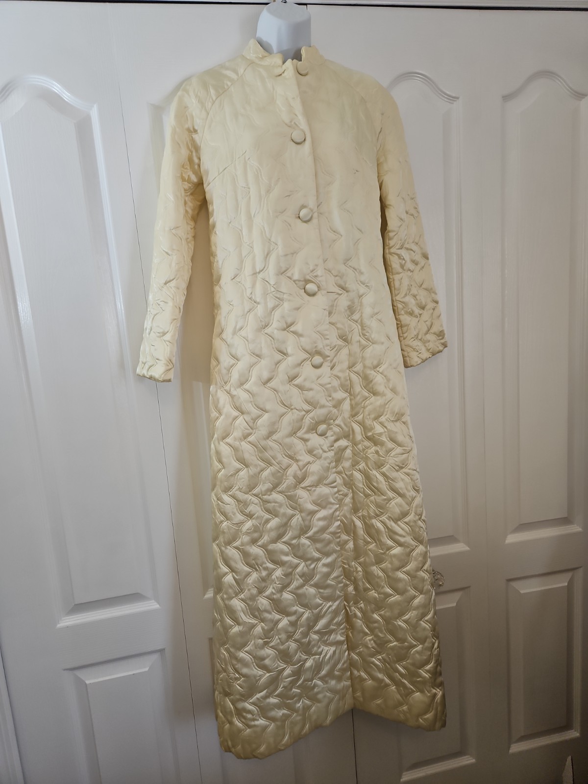 Vintage Quilted Silky Satin Robe Housecoat Size Small? Long Covered Buttons