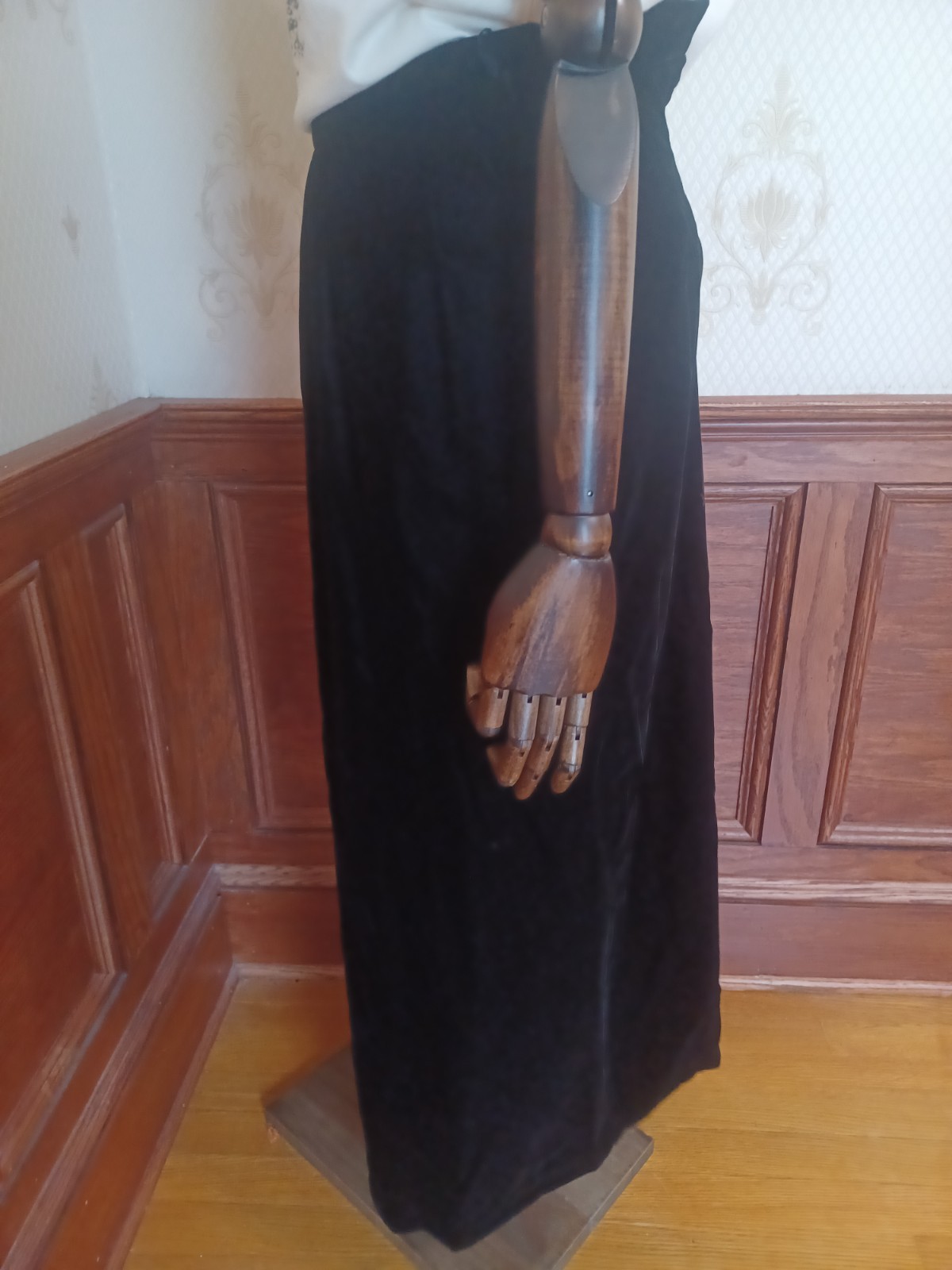 Vintage 1970s/1980s Intuitions Union-Made Black Velvet Gothic Maxi-skirt