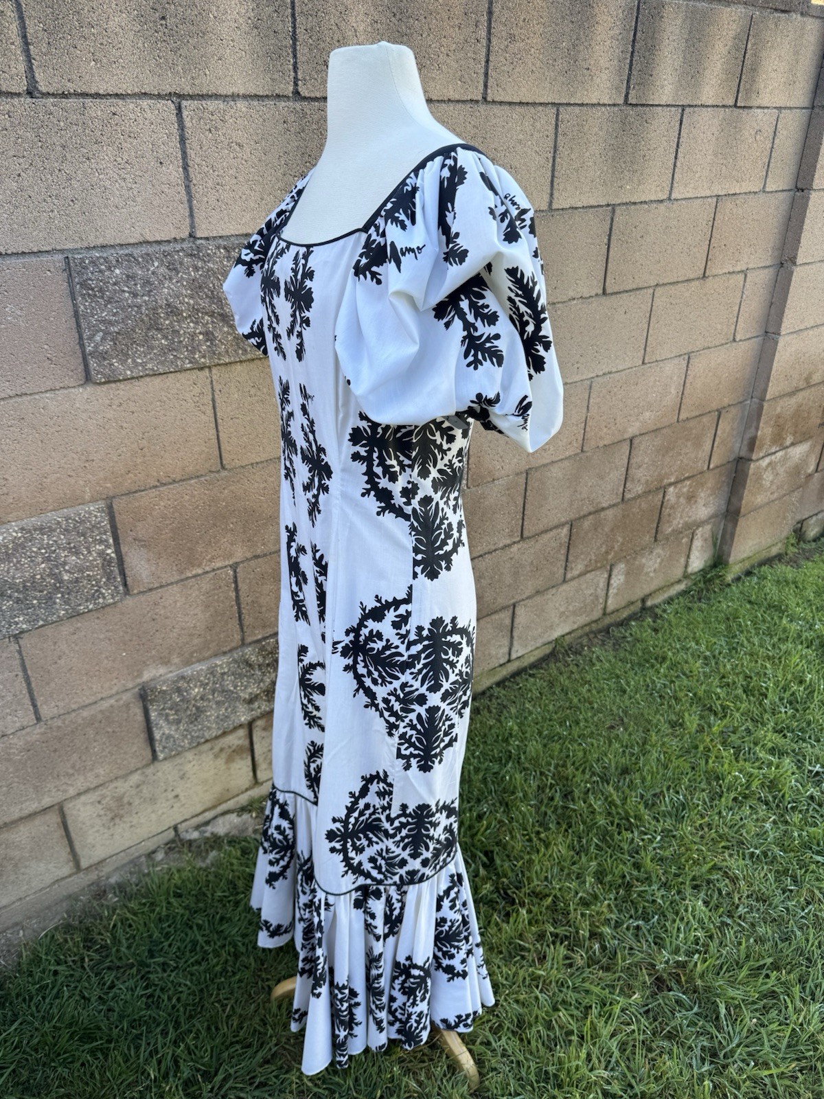 Vtg Mamo Howell Hawaiian Dress Muumuu Black White Puff Sleeve Sz 12 Ruffled Hem