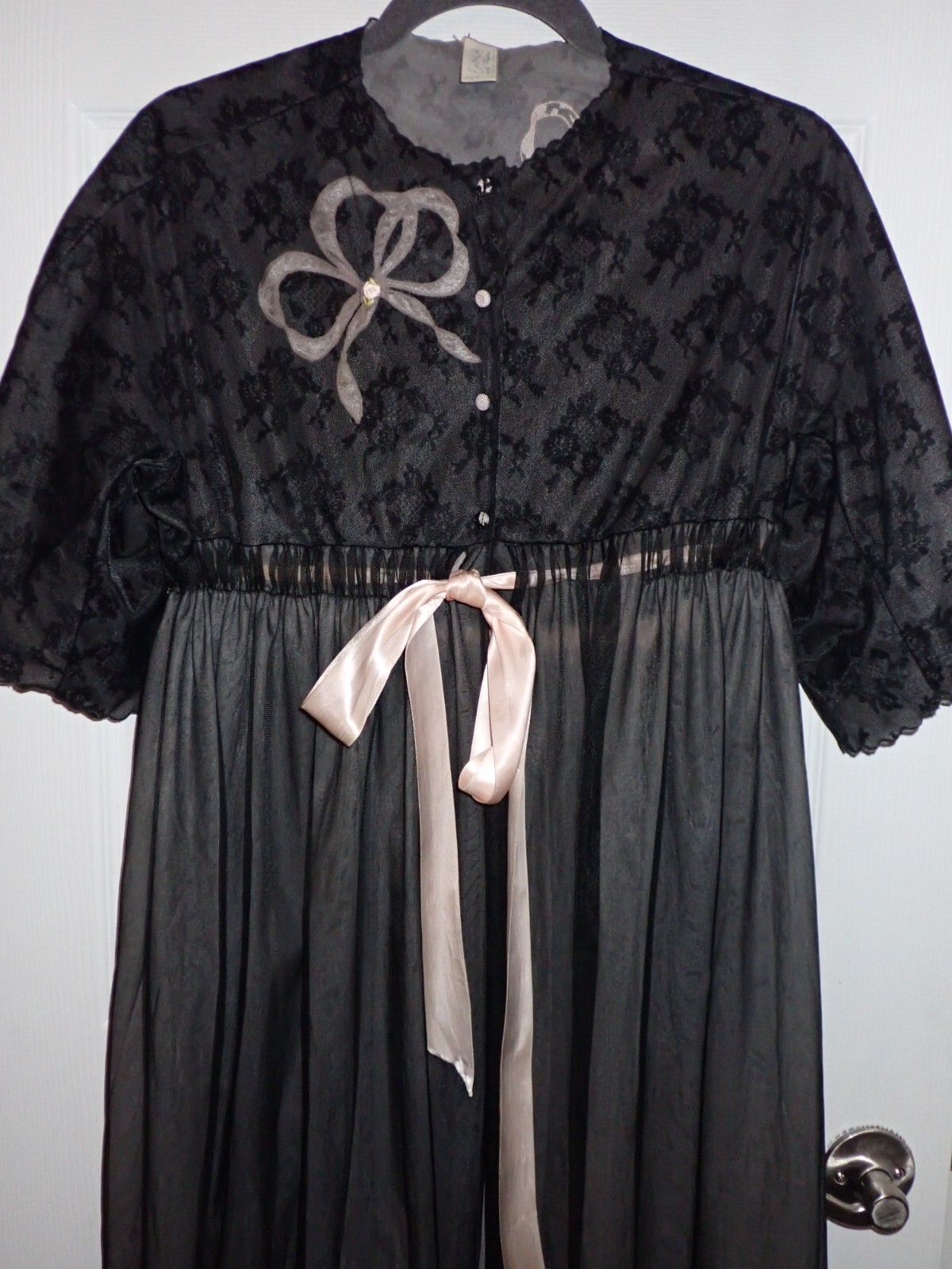 Vintage EYEFUL by „FLAUMS” Medium M PEIGNOIR Robe Cover Black & Pink Ribbon