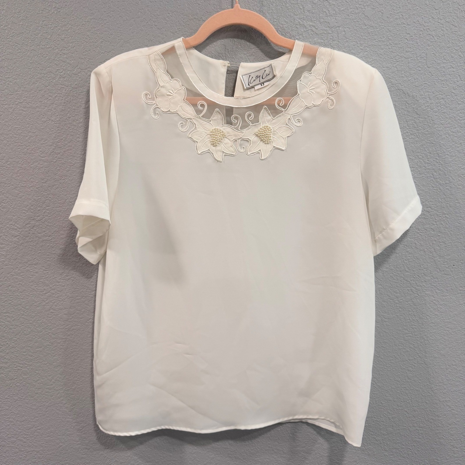 Vintage Womens 12 White Floral Embroidered Pearl Blouse Short Sleeve Cottage
