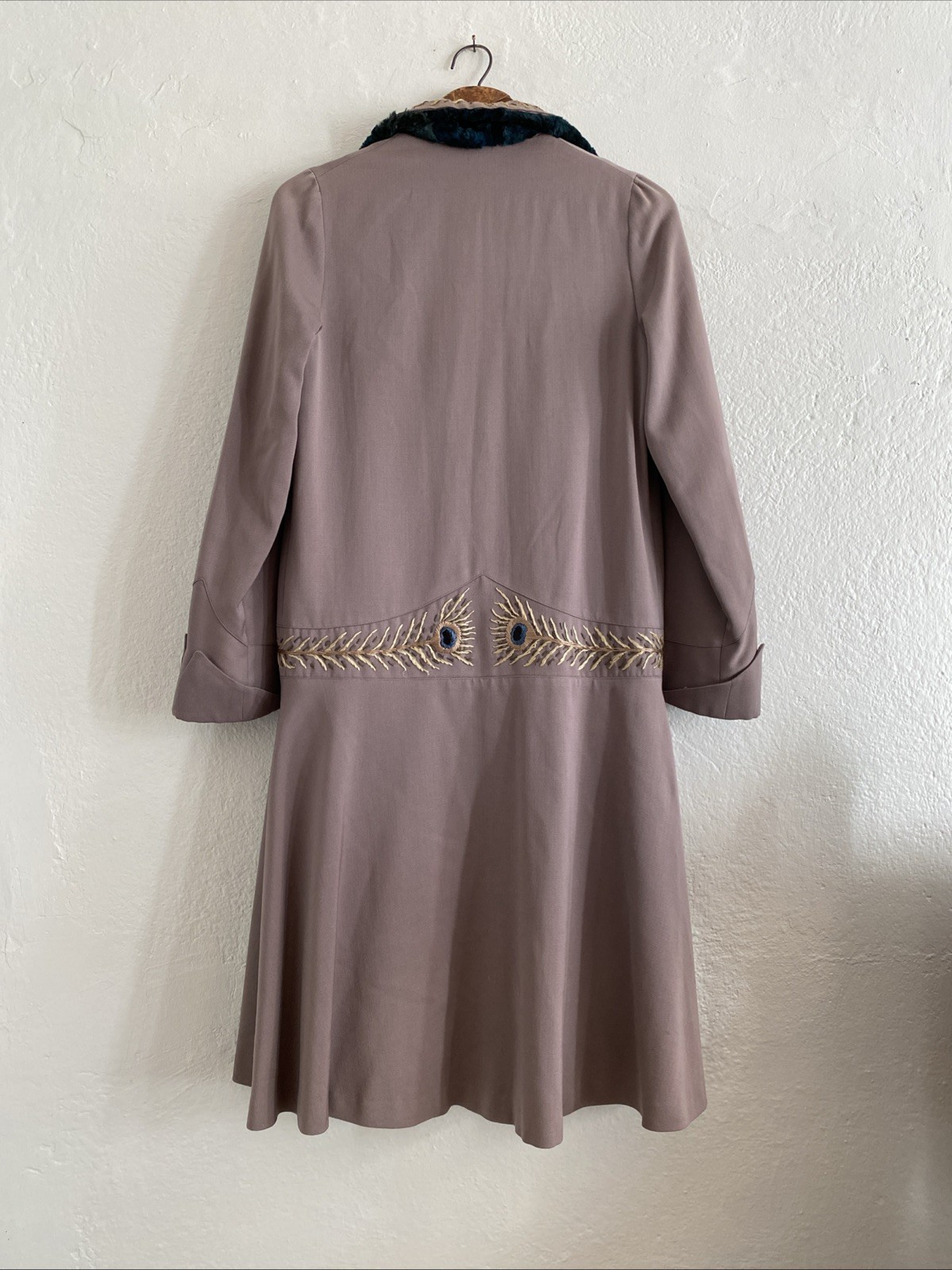 Vintage 20s Silver Plumb Peacock Lamé Embroidered Fur Collar Silk Lined Coat M