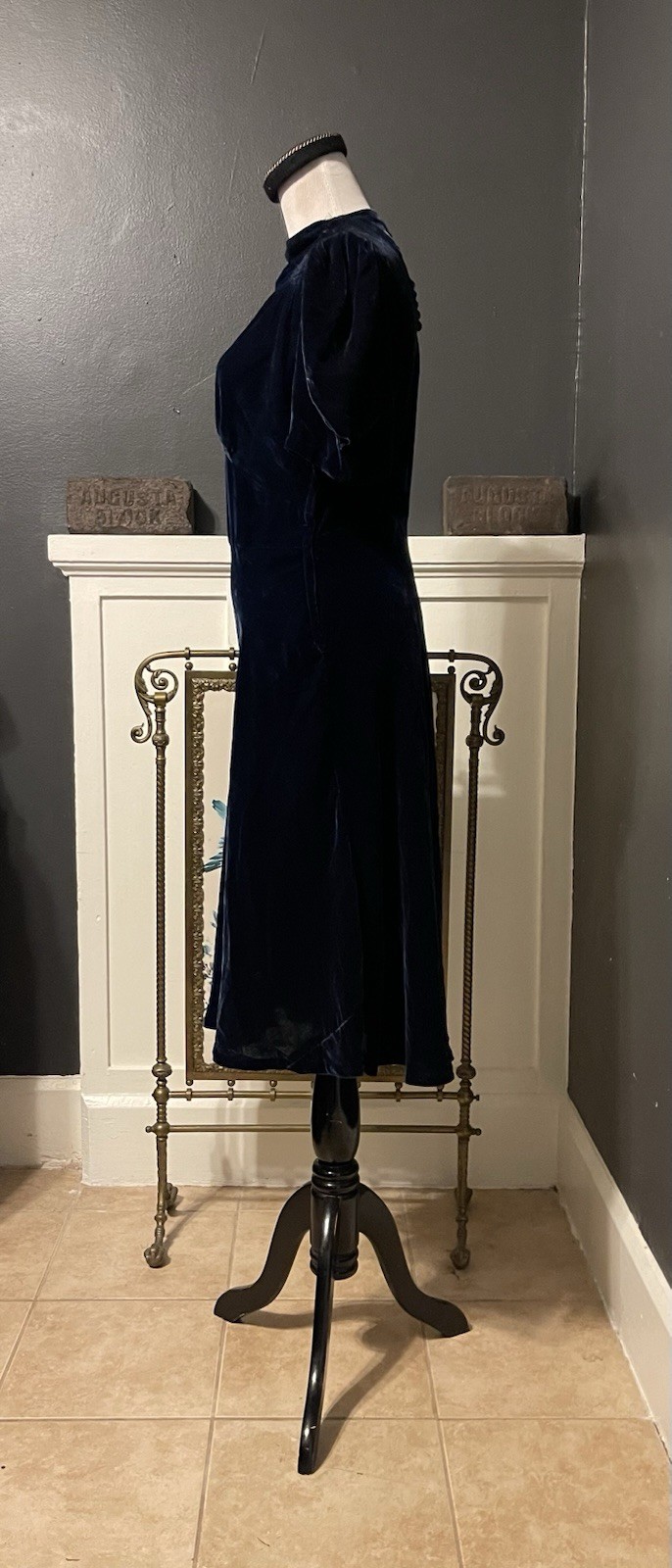 1940’s Vintage Velvet Dress In Midnight Blue