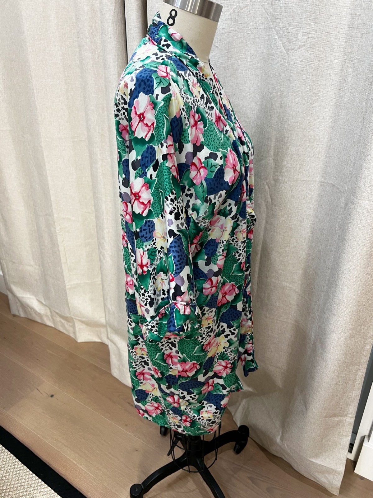 VTG Victoria’s Secret Gold Label Silk Floral Kimono Robe *Missing Belt*