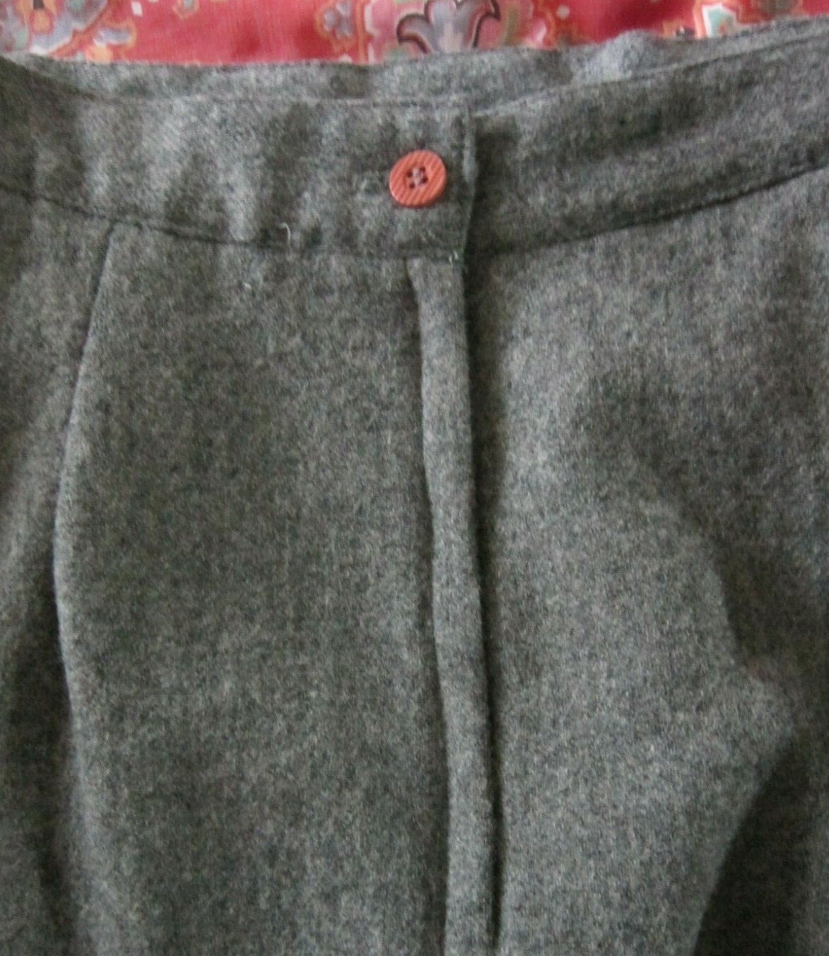 Gray Wool Pencil Skirt-Calf Length-Carson Pirie Scott-Size18-Lined-Back Zipper