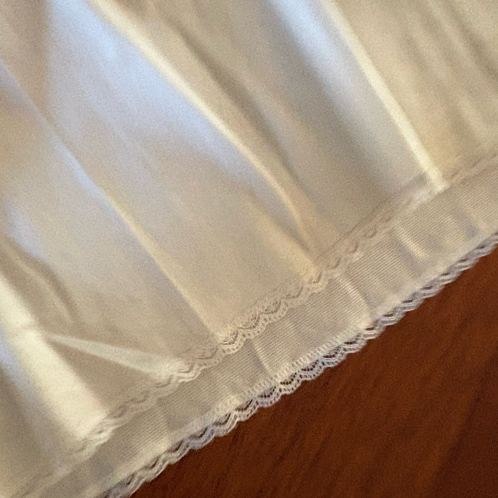 Vassarette Full Slip White Size 36 24” Satin Lace Nylon Adjustable Straps V-neck