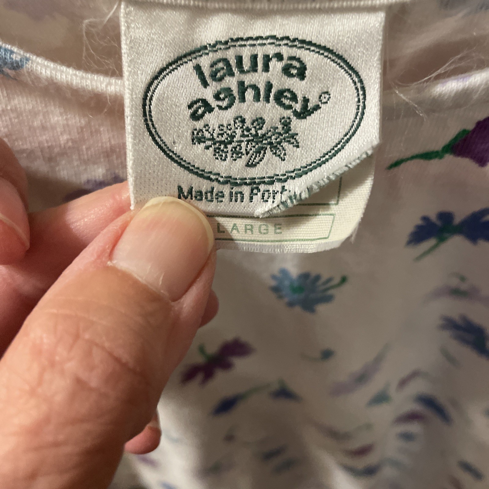 Vintage 100% cotton Laura Ashlee white blue and purple floral shirt Large