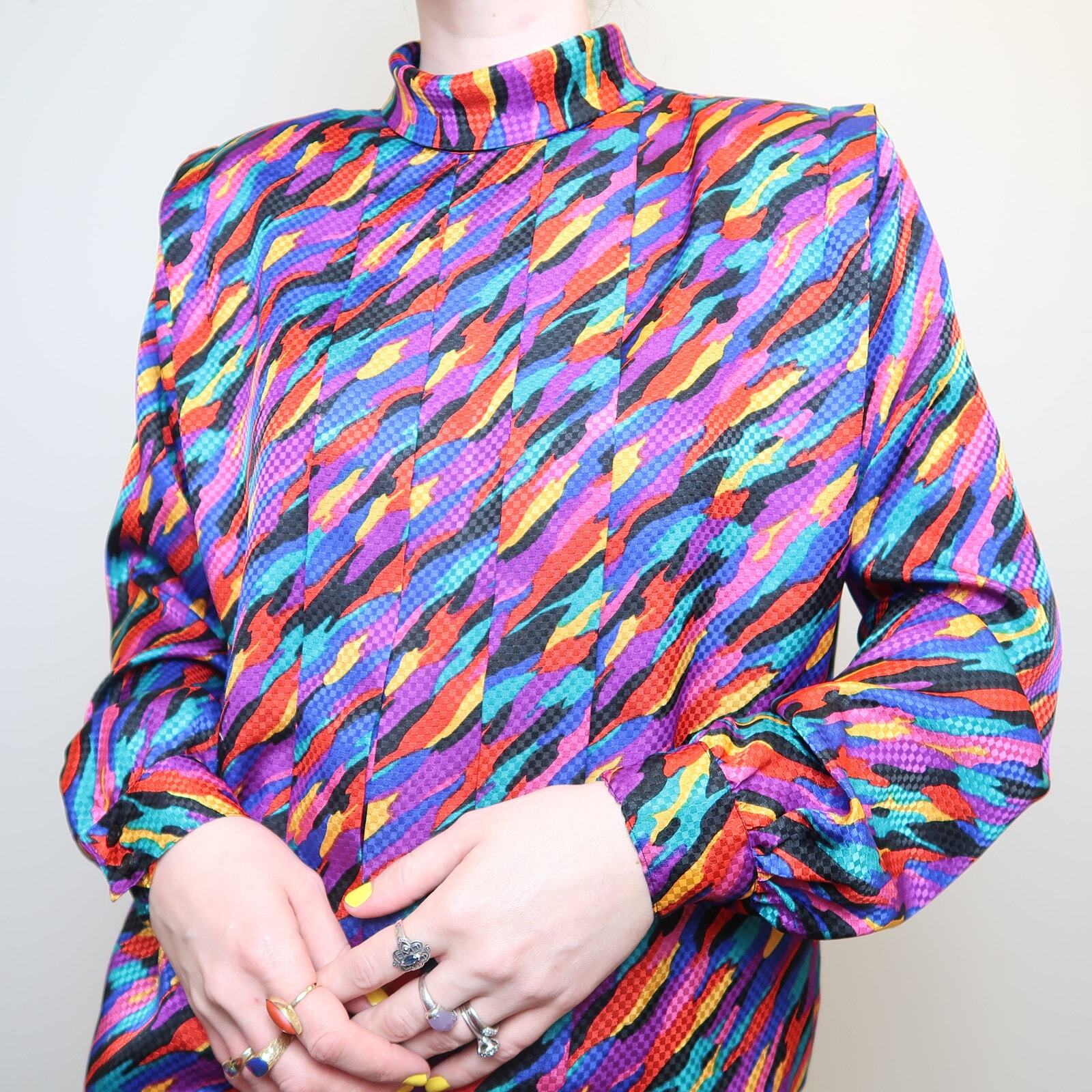Vintage 80s/90s Notches colorful rainbow satin abstract print blouse 13