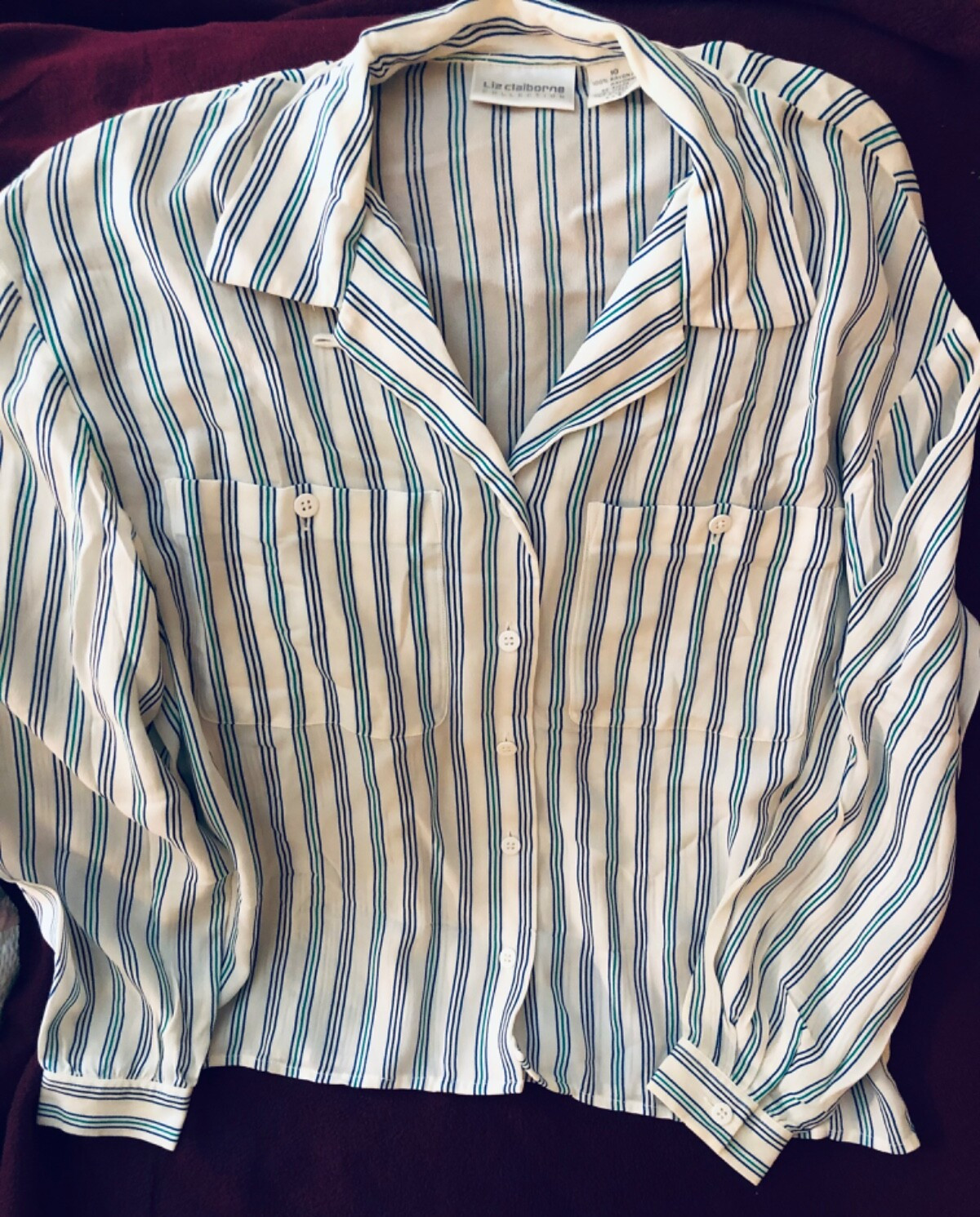 Women’s size 10 long sleeve Liz Claiborne rayon blouse 25” length chest 22″