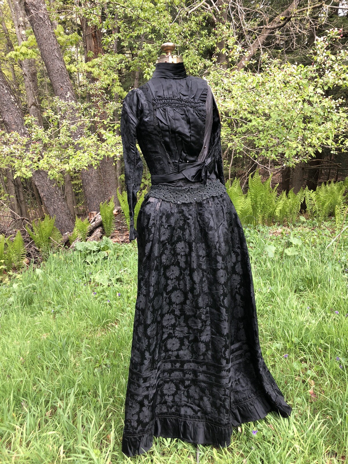 Vintage Antique 1800’s Victorian Martha Maxwell Gown Beautiful floral Brocade