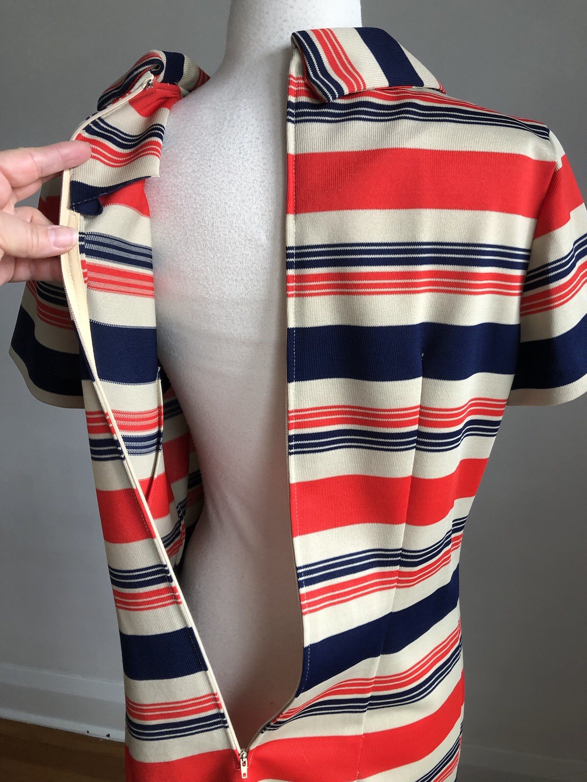 STUNNING VTG LADY CAROL Of New York Red Blue Tan Stretchy Belted Mod Dress M/L