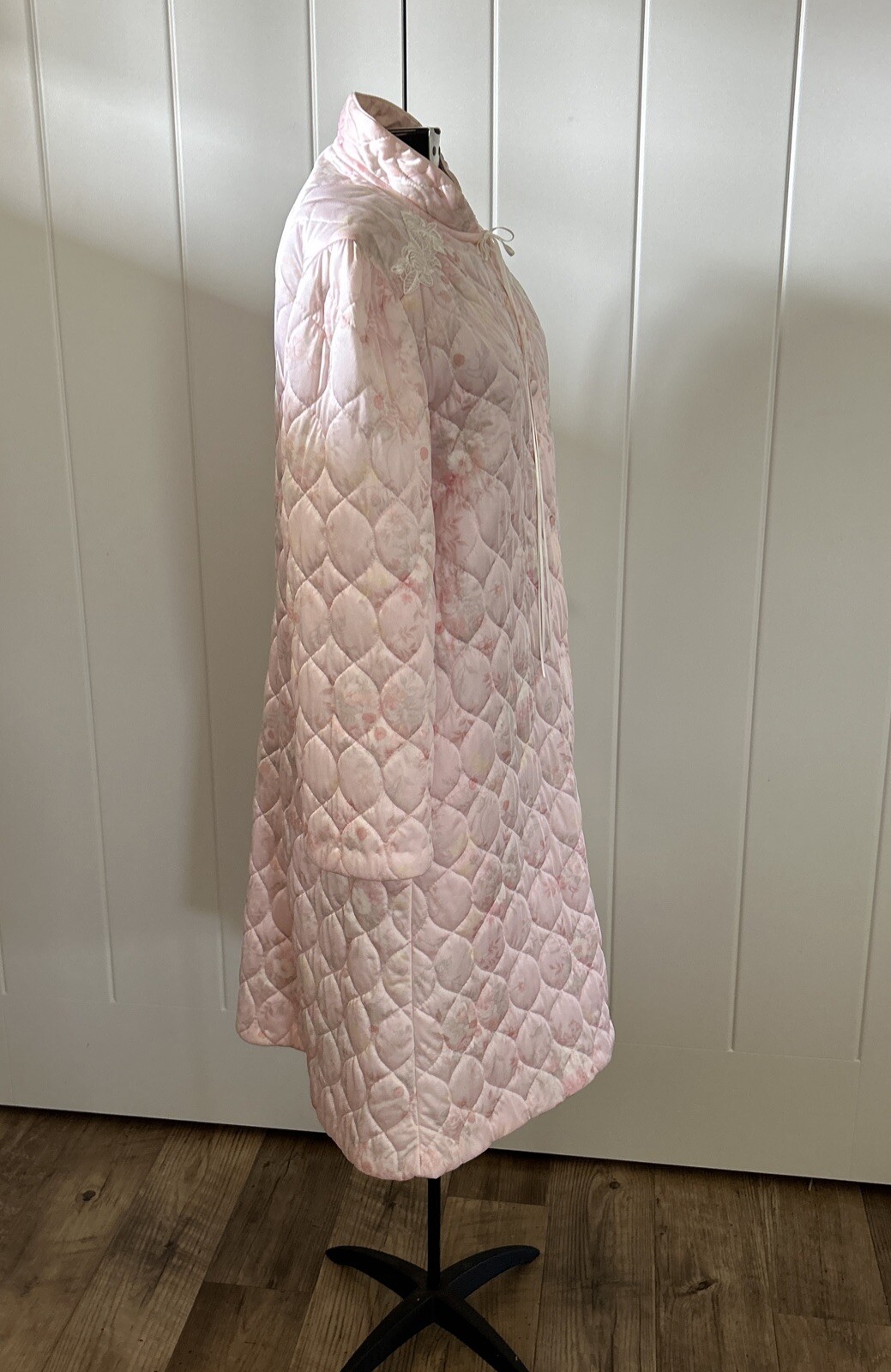 Vintage Miss Elaine 3/4 Length Light Weight Quilted Granny Robe Pink Pattern