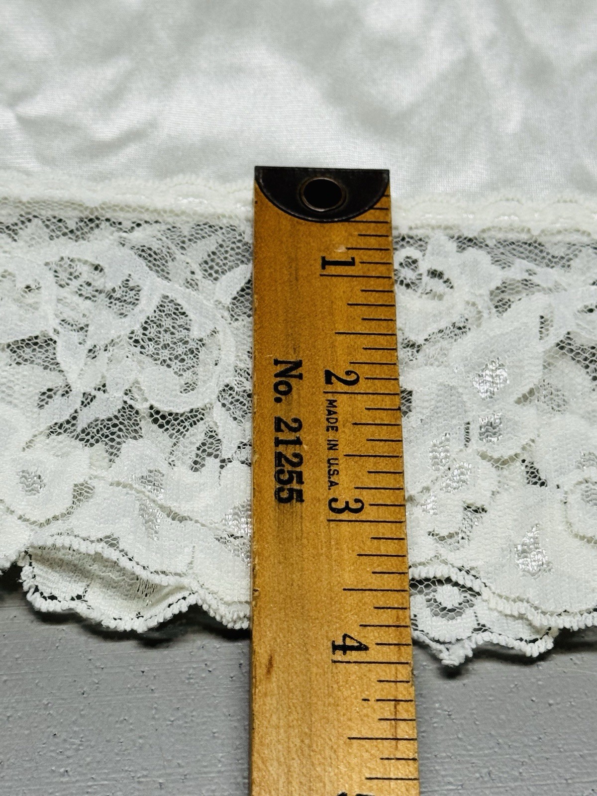 Vtg VASSARETTE Ivory HALF SLIP Medium SHINY Nylon Lace BOUDOIR Burlesque Sissy