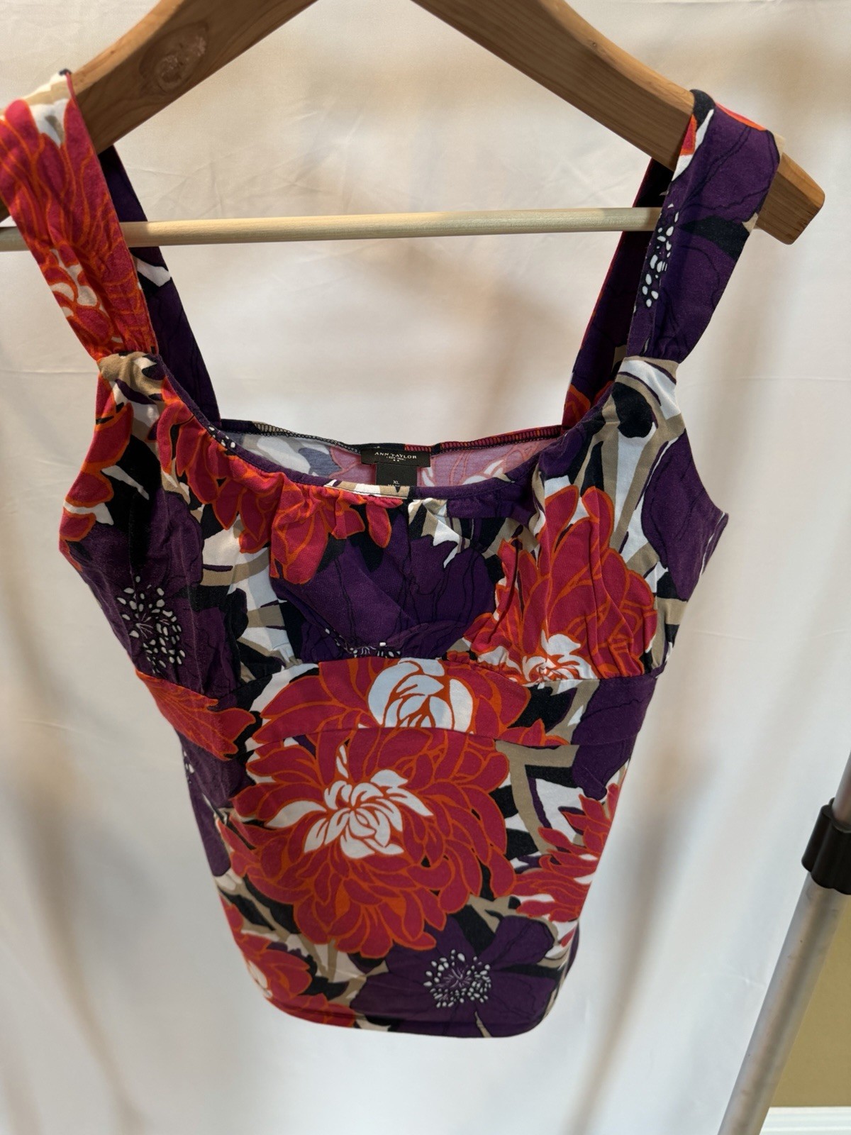 Ann Taylor Vintage Sleeveless Floral Print Shirt. Size XL