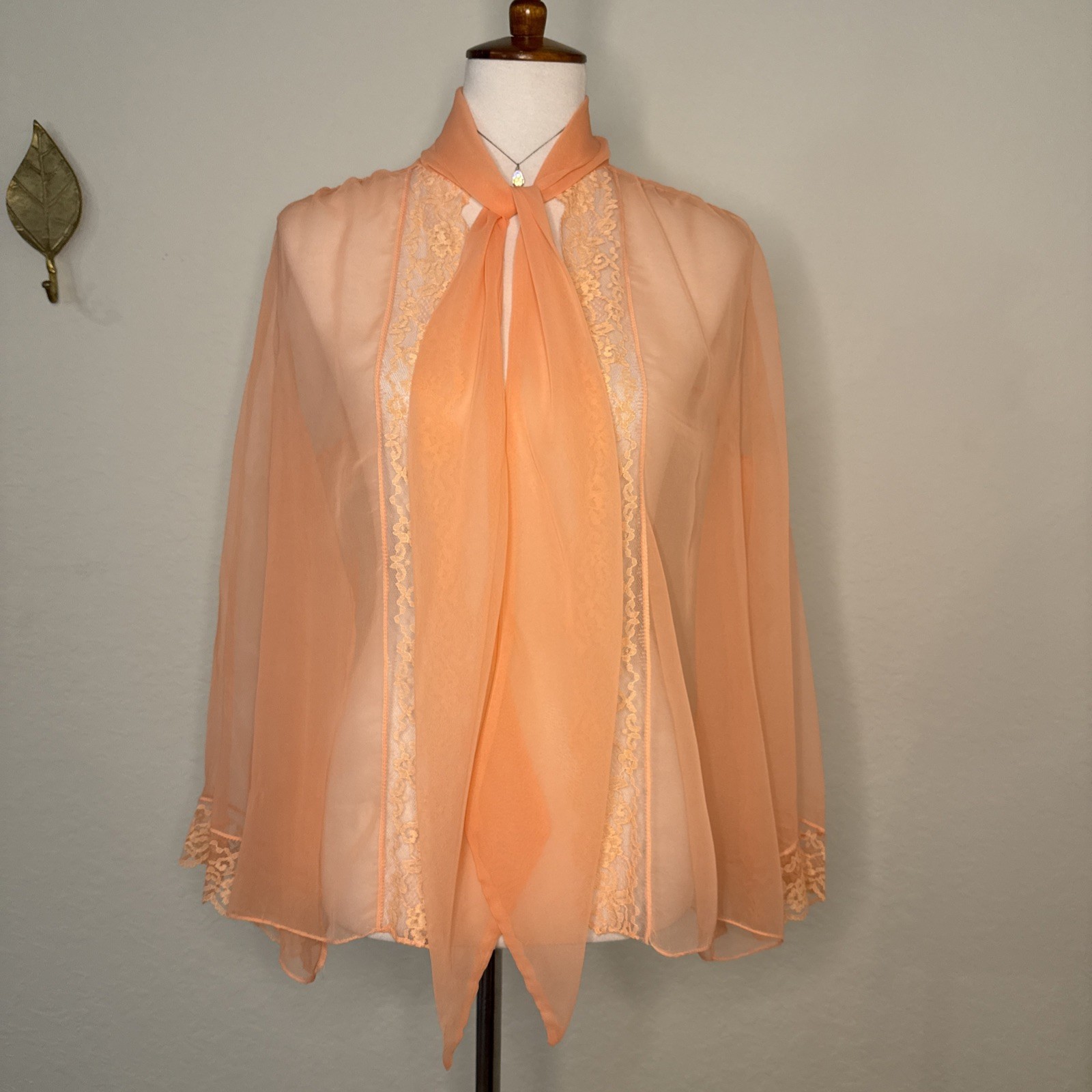 Rare Retro 50s Vintage Romantic Sheer Bed Jacket Caplet Lace Trim Necktie Peach