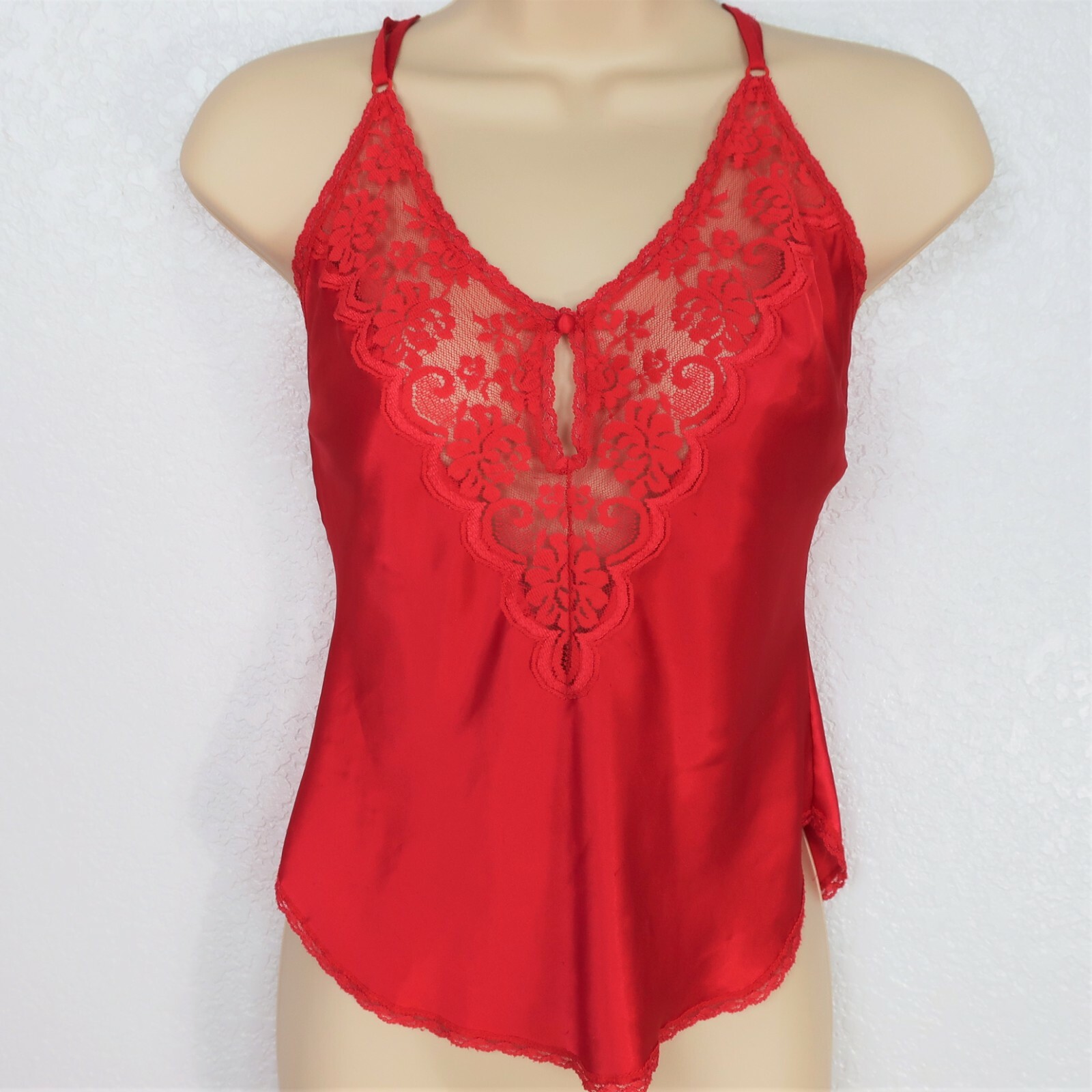 Chantilly Maidenform Size 34 / Small Camisole Slip Red Lace Keyhole Vintage