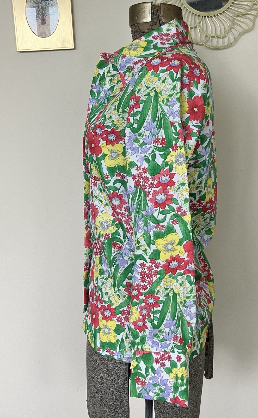 Vintage 60s/70s Mod Floral Button Down Blouse Size Med Women’s Long Sleeve
