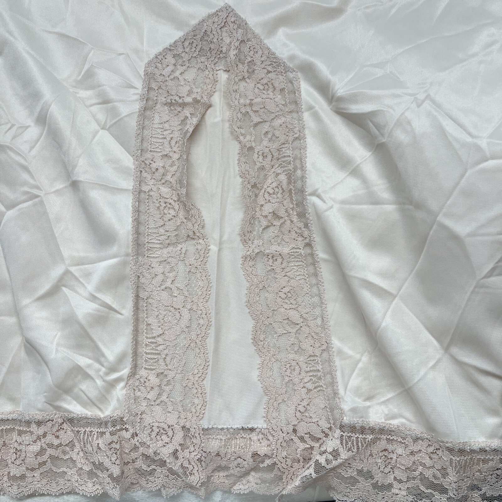 Vintage Greenco Maid Ivory Tan/Nude Slip M 6 Waist Lace Trim 16″ Slit Back.