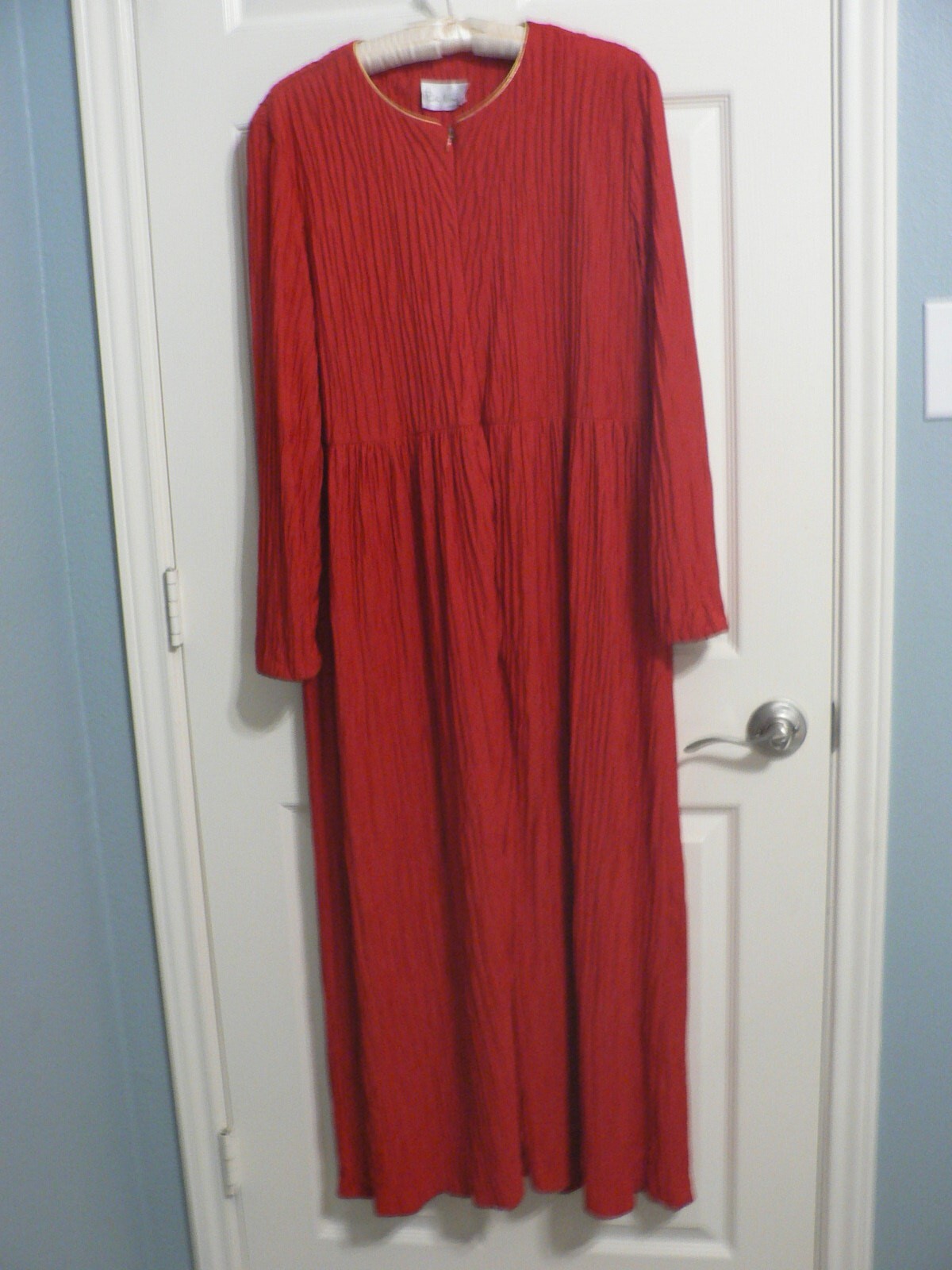= VTG RUTH NORMAN WOMEN RED 52″ LONG LOUNGEWEAR-40″ CHEST-20.5″ FRONT ZIPPER-EUC