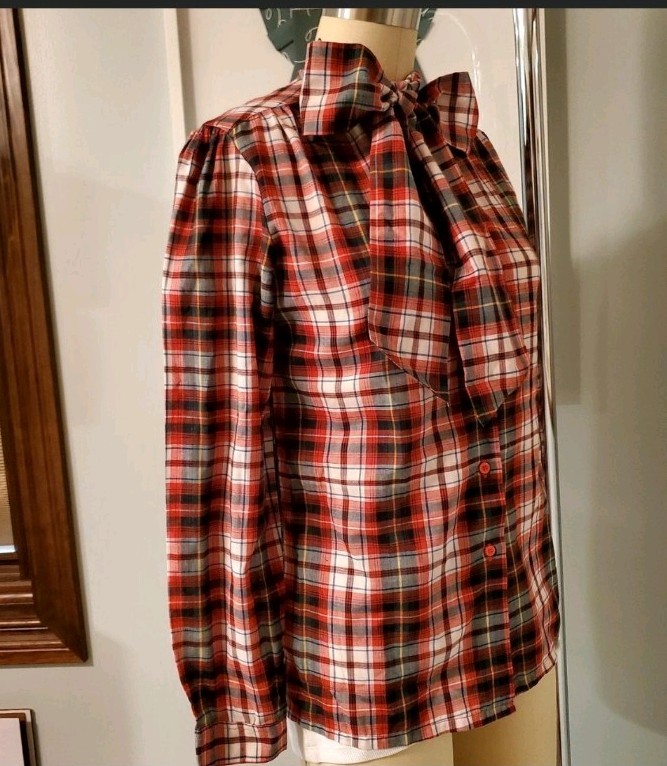 1960s Vintage Tartan Plaid Button Down Blouse with Pussy Bow Size Small-Medium