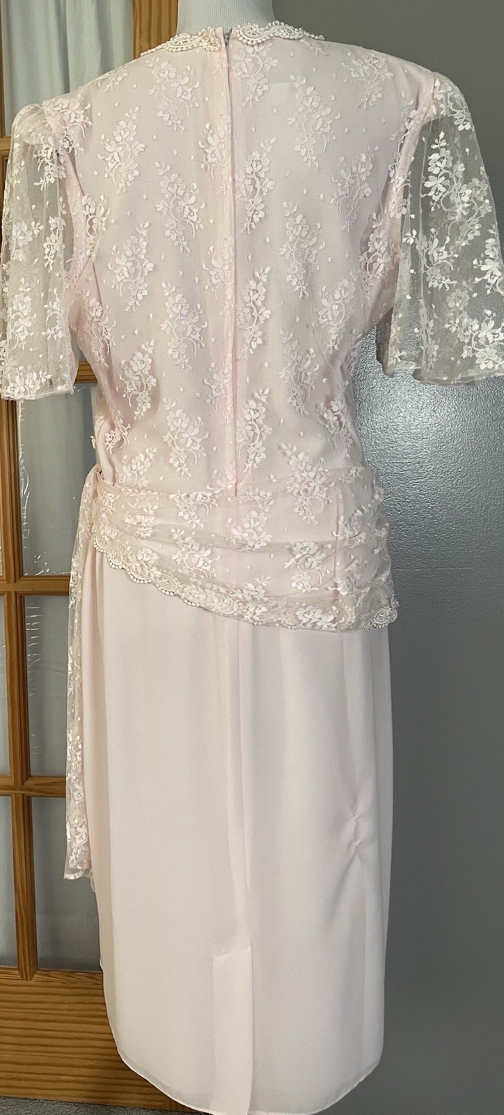 70s Embroidered Floral Lace Midi Dress Sz 15/16 Pink Flutter Sleeve Cocktail