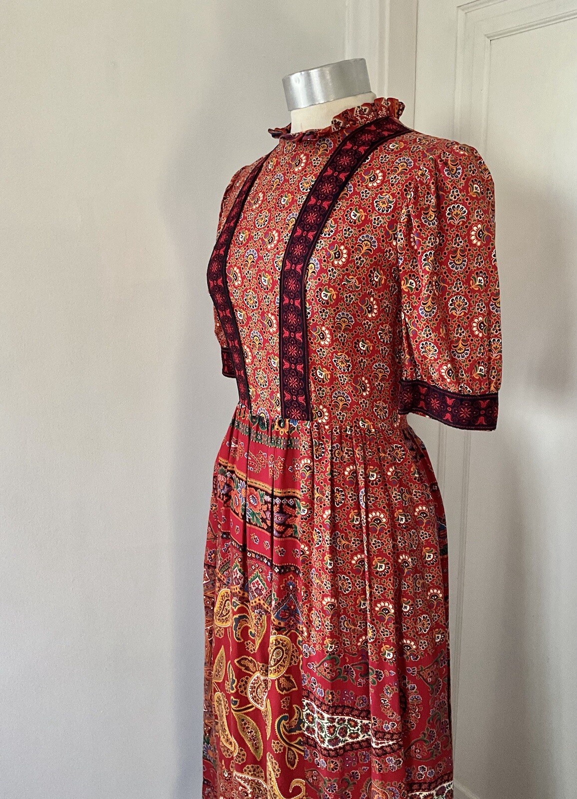 Vintage c.1970 Mountain Artisans Paisley Cotton Dress