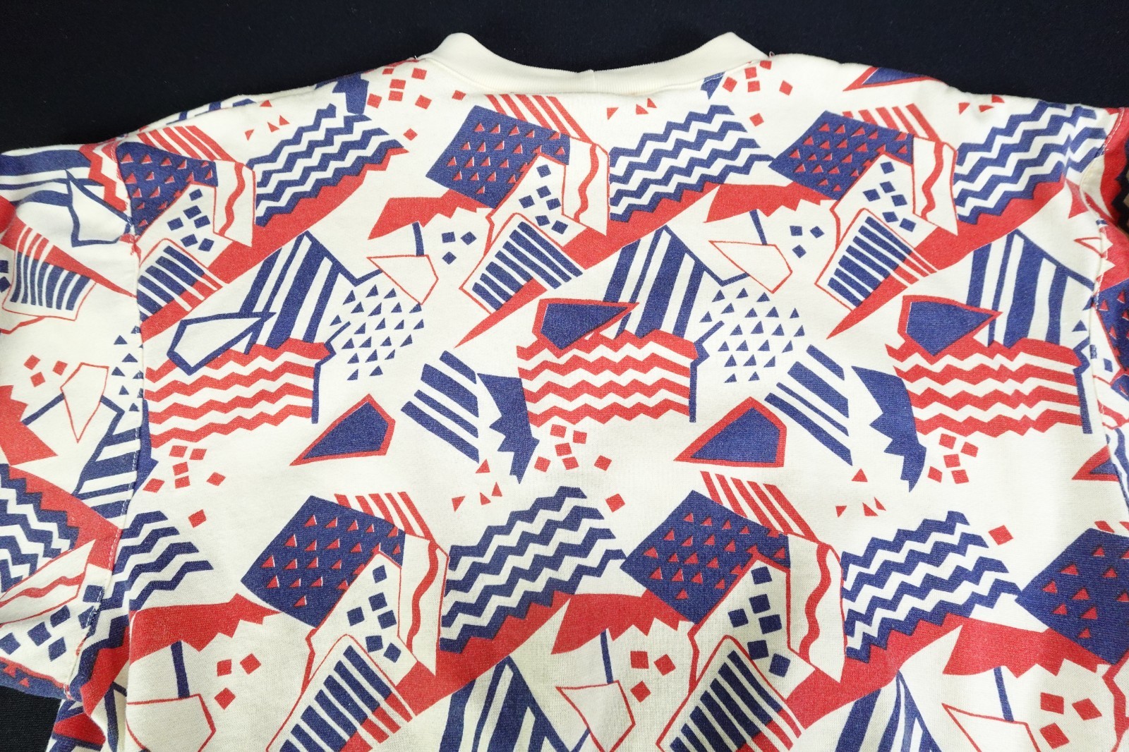 NIKE Vintage 1987 Women’s Geometric Print Fleece Crew Sweatshirt Angela Snow