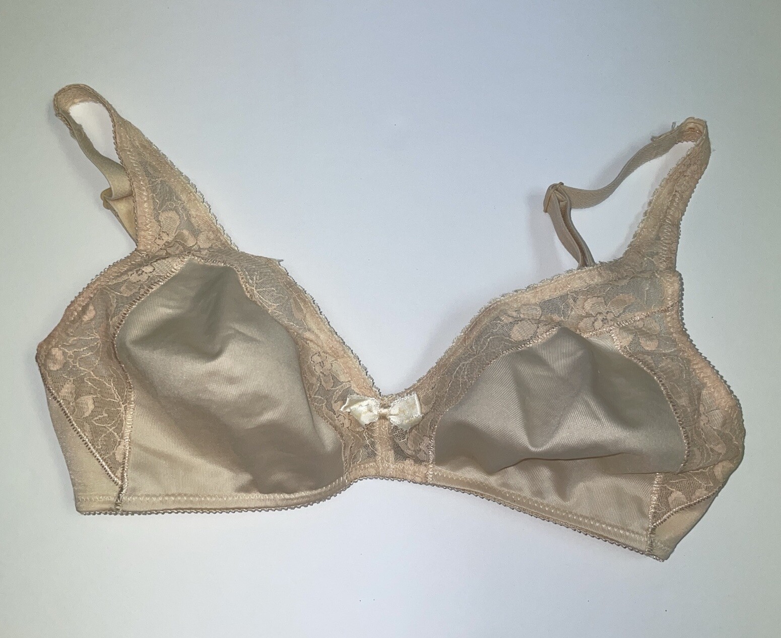 Vtg Givenchy Bra 34C Lace Nylon Acetate Blend Beige Bow Front Adjustable Straps