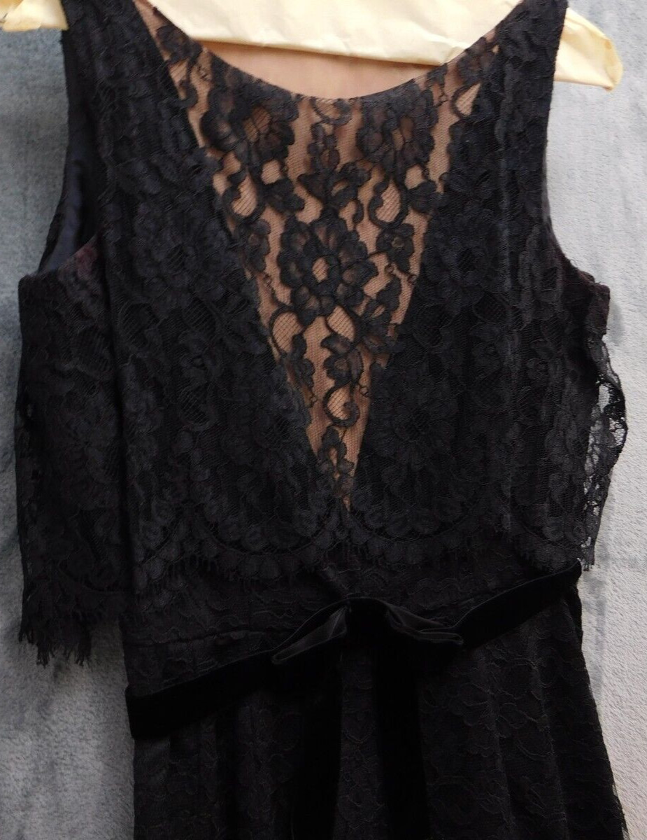1960’s black Chiffon Dress w Lace Bodice & Chiffon Cape Collar Sm